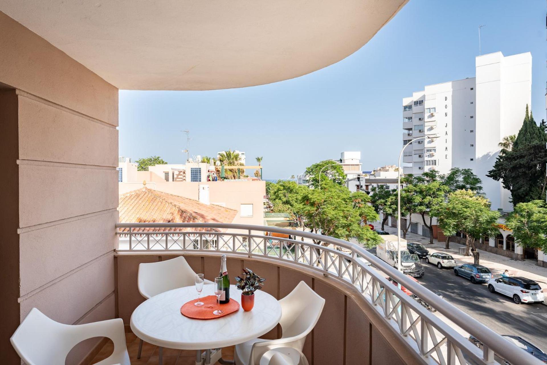 Malagasuite Costa Sol Oasis ตอร์เรโมลิโนส ภายนอก รูปภาพ